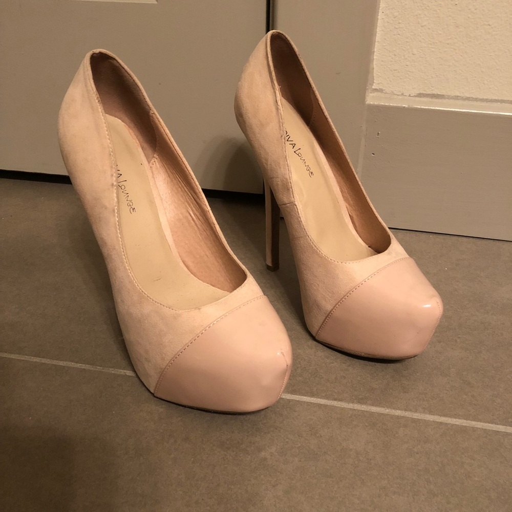 Cream colored pumps - Picture 6 of 8